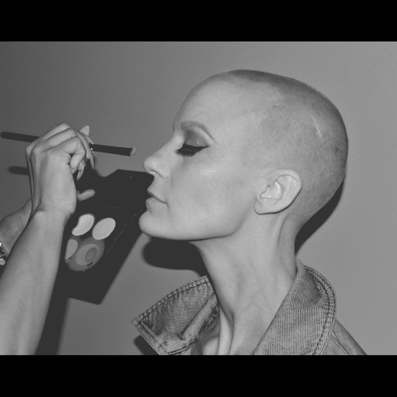 Meet your Posher, Alexandra - Picture 1 of 8